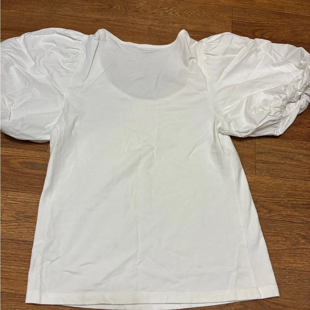 Women’s Old Navy White Puffy Sleeve Top Size Medium